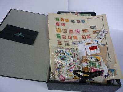 (Ref: T501) FREE CAPE OF GOOD HOPE TRIANGULAR CAT £95 ITH EVERY COMMONWEALTH BOX-FILE